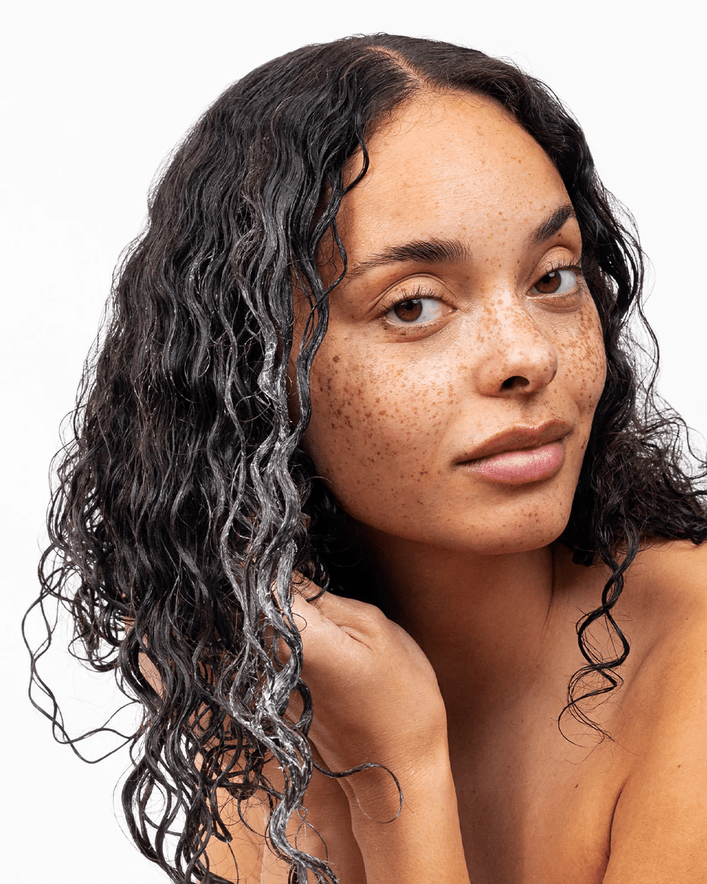 MARIA NILA Nenuplaunamas kremas garbanotiems plaukams – Coils & Curls Oil In Cream 100ml