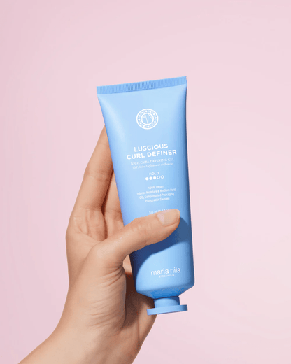 MARIA NILA Stipresnės fiksacijos formavimo gelis – Luscious Curl Definer 125ml